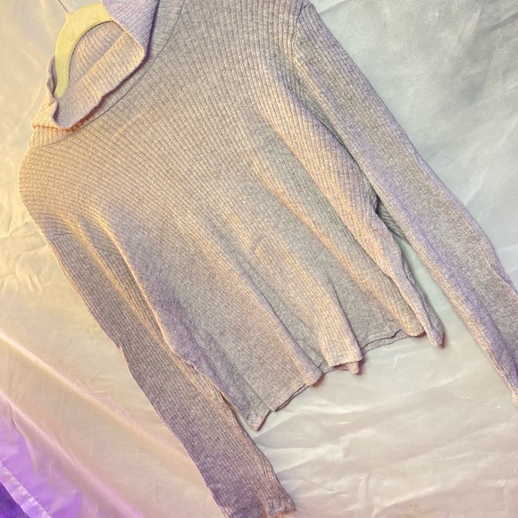 Gray Turtleneck Crop Top - Picture 4 of 5